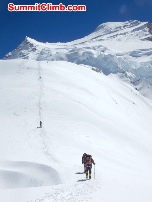 Climbing up for summit push. Photo Erik